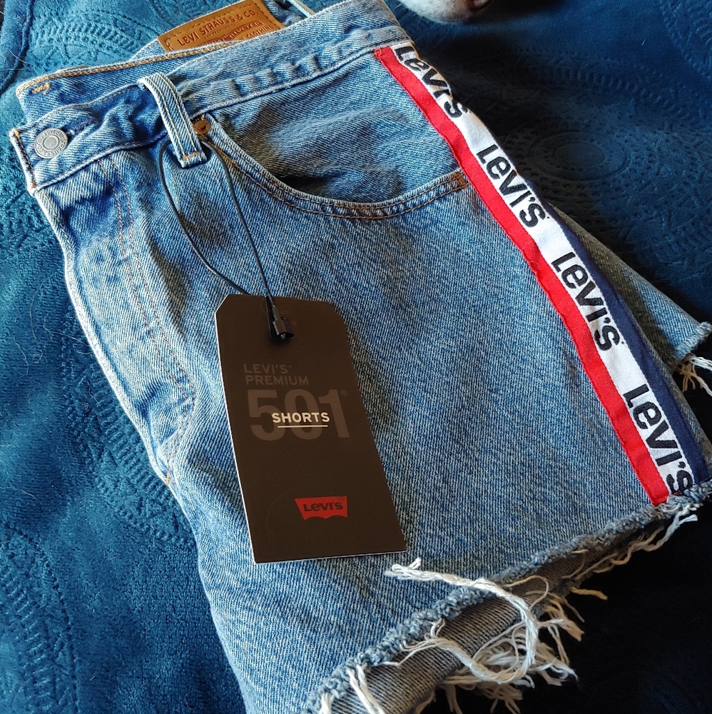 Levis NWT Side Stripe Shorts